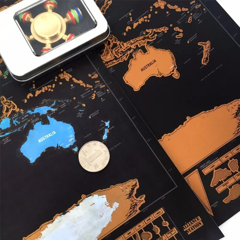 Carte du Monde à Gratter noire et dorée, pour suivre vos voyages