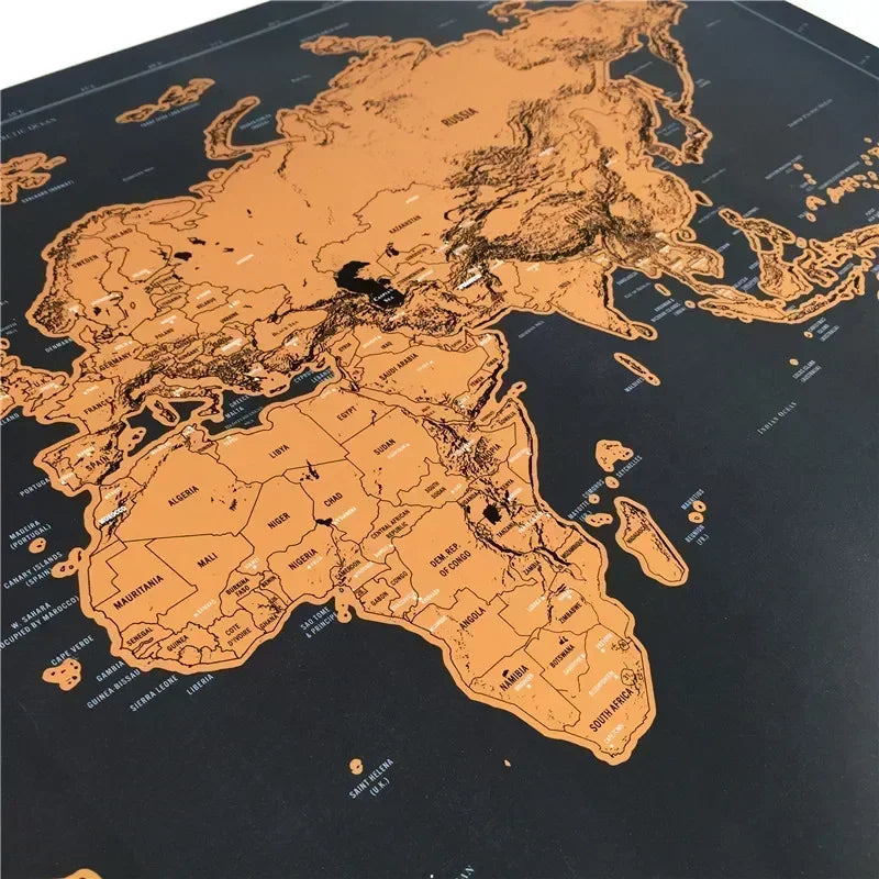 Carte du Monde à Gratter noire et dorée, pour suivre vos voyages